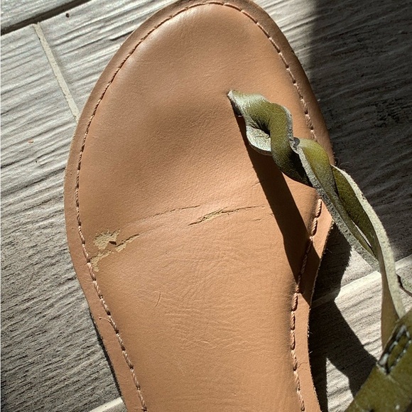 Old Navy Olive Twist T-Strap Sandals - Picture 7 of 9